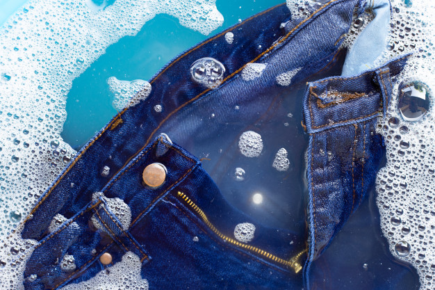Mencuci Jeans