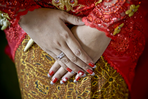 Merawat Kebaya