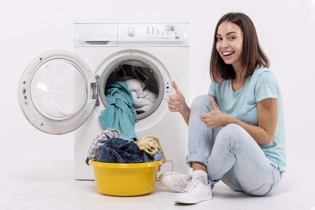 menggunakan jasa laundry