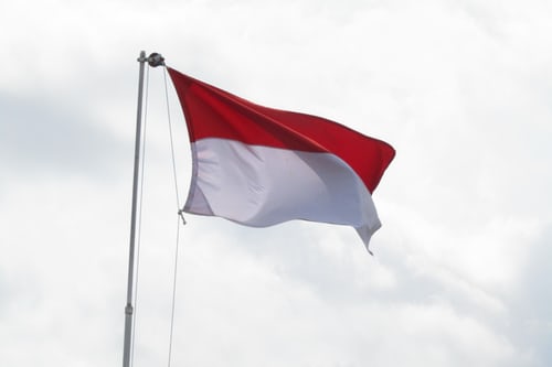 mencuci bendera 17-an
