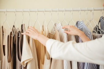 mengatasi lemari baju penuh