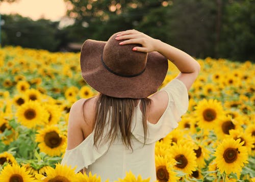 Cara Mencuci Topi agar Bau Keringat Hilang