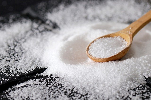 menghilangkan noda deodoran