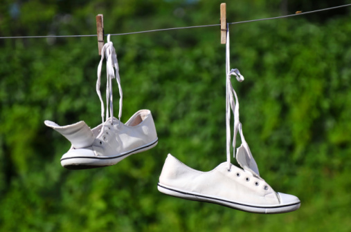 kesalahan mencuci sepatu putih