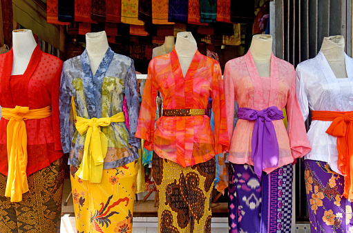 Cara Terbaik Merawat Kebaya Agar Tetap Awet