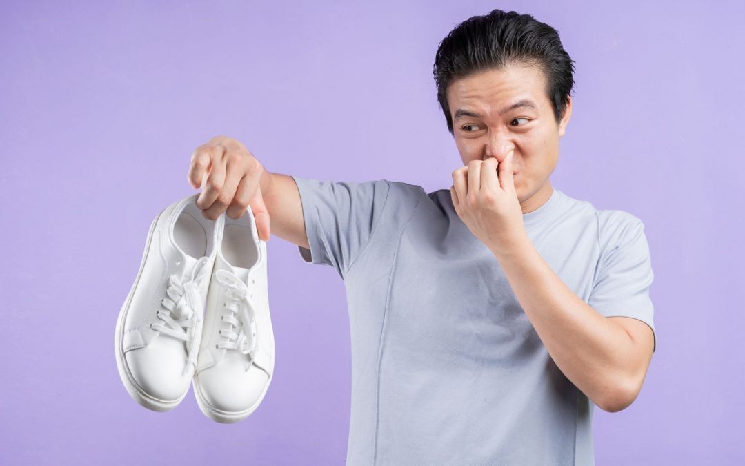7 Tips Jitu Mengatasi Bau Sepatu dengan Mudah